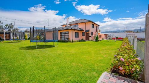 Ambato Casa | Casa amplia cerca de Baños de Agua Santa