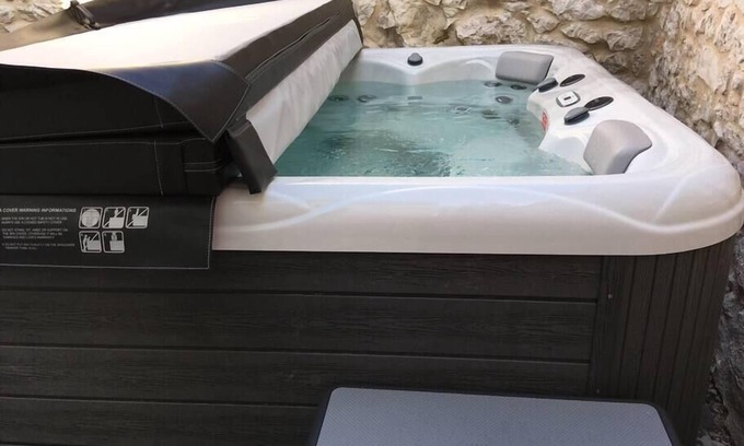 Plisac Casa | Casa Antea ★ 3 BR with Jacuzzi,Terrace & Parking ★