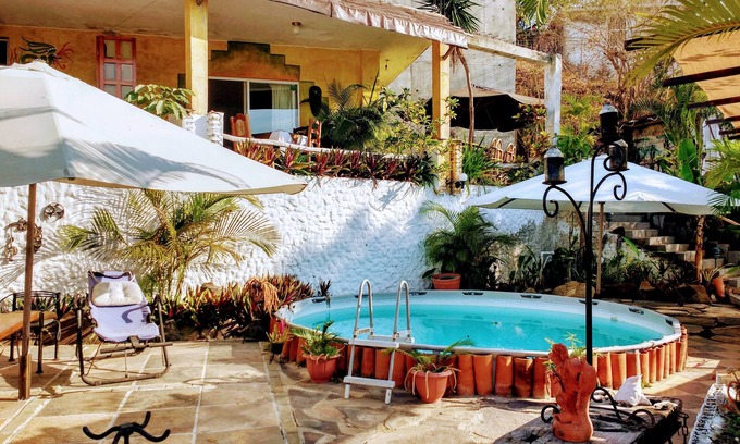 Colinas de Santiago Cama Y Desayuno | Casa Artista BnB Manzanillo
