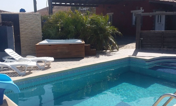 Tuineje Casa | Casa Ary - Villa con piscina privada, BBQ, WiFi gratis ideal familias