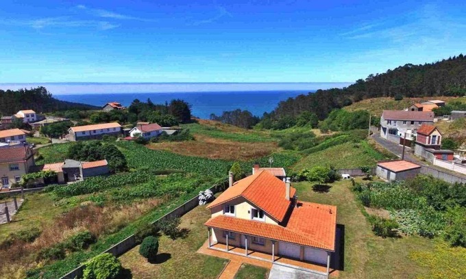 Malpica de Bergantinos Casa | Ref. 10136 Chalet cerca de la playa