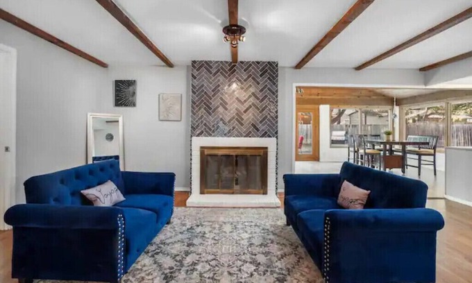 Heritage Casa | Casa Azul ~ 4B/2.5B ~ 10 Min to LAFB, 2 King Beds & Pet Friendly