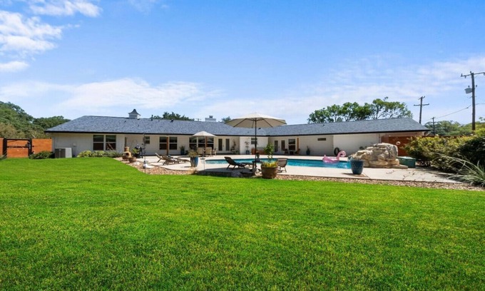 Castle Hills Casa | Casa Azul-Five-Star Retreat/Heated Pool