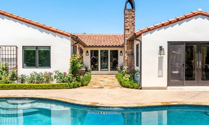Thousand Oaks Casa | Casa Azul - Mediterranean Resort-Style Home