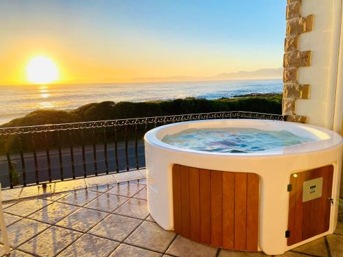 Gansbaai Casa | Casa Balena - Gansbaai seafront accommodation, back-up power