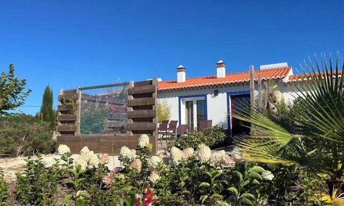 Cabeco de Aguia Casa | Casa Bamboo is a cute vacation apartment just 3km from the beach