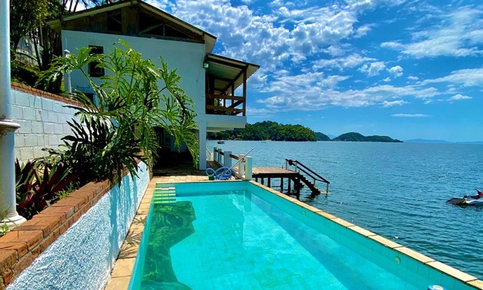 Mangaratiba Casa | Casa beiramar com piscina na Ilha de Itacuruca RJ