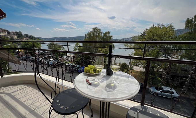 Kastoria Apartamento | Casa Bianca Kastoria charming 2-bedroom apartment