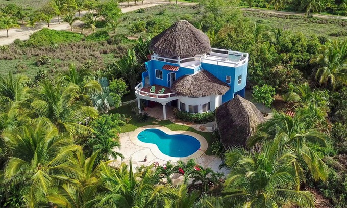 Santa Maria Colotepec Villa | Casa Bibi, A.c, Starlink, fully equipped kitchen, Hot water, swimming pool