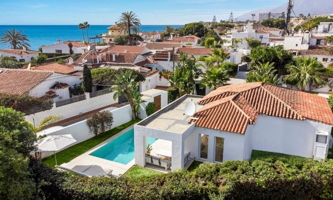 Urbanizacion Costabella Casa | Casa Blanca