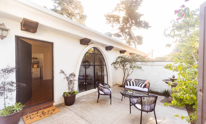 Montecito Cabaña | Casa Blanca Retreat- New Montecito Casitas- 5 min to Beach!