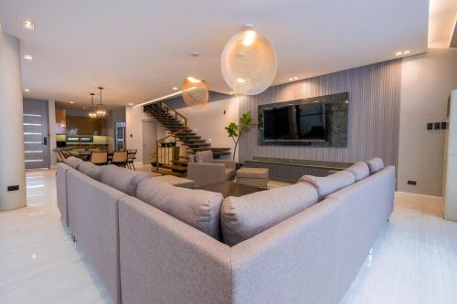 Bonifacio Global City Casa | Casa Bonifacio by JC