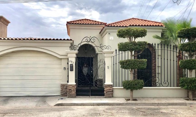 Mexicali Casa | Casa Bonita cerca de Zona Dorada