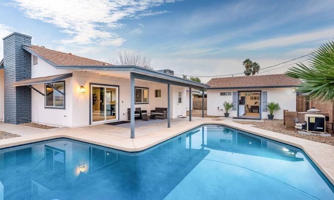 Gililland Casa | Casa Bonita - Pool, Main Home + Casita, ASU, Sky Harbor, and Mill Ave