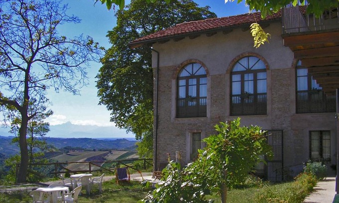 Trezzo Tinella Cama Y Desayuno | Casa Branzele