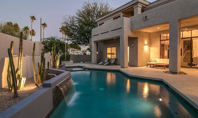 Paradise Valley Village Cabaña | Casa Buenaluxurious Retreat w/2 Masters & Views!