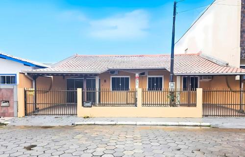 Enseada Villa | Casa c/3quartos a 450m da Praia da Enseada MQ1632