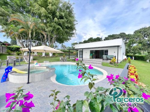 Pereira Casa | Casa Campestre De 6 Habitaciones Por Parceros Group