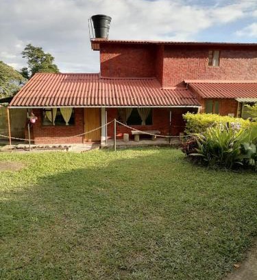 Tena Casa | Casa Campestre Rancho Texas con jacuzzi y quebrada