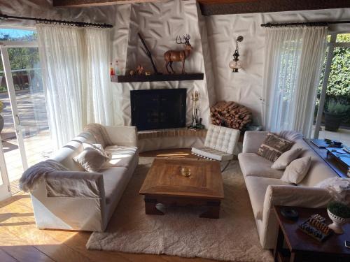 Vila Inglesa Casa | Casa Campos do Jordão, bairro Capivari, Wi-Fi, churrasqueira e forno de pizza, totalmente equipada