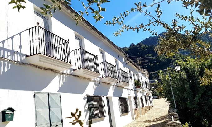Benamahoma Cabaña | Casa Cañada 2, ideal para parejas y familias pequeñas.