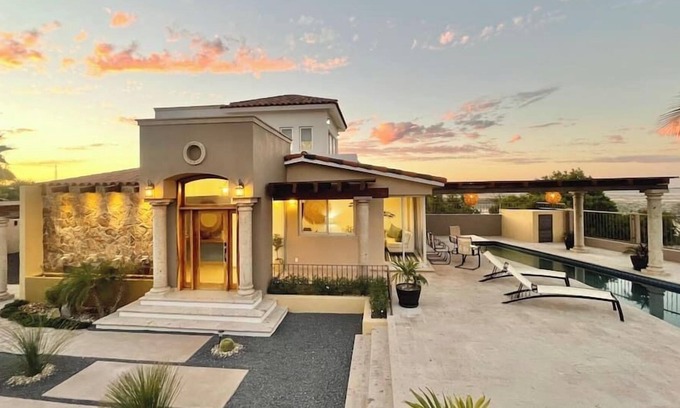 El Centenario Casa | Casa Caracol - Spacious, Pool, Beach front