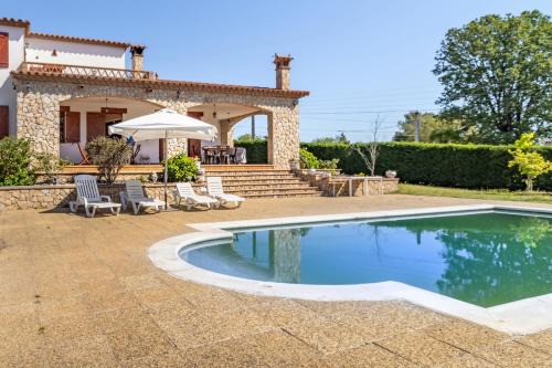 Can Carbonell Chalet De Esquí | Casa Carbonell Casa bonita con piscina y jardín