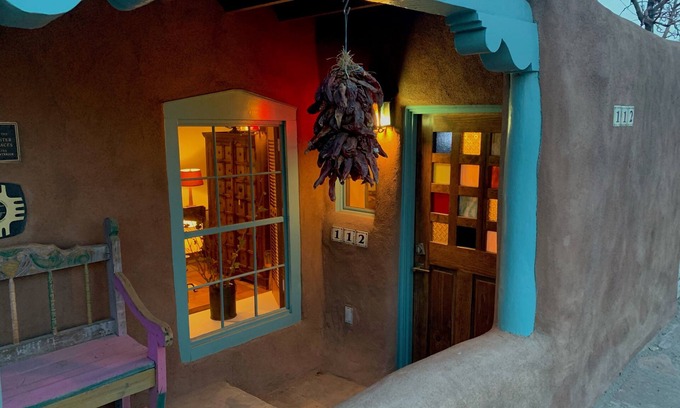 Taos Casa | Casa Carlos- Caminata a la Plaza Bañera de hidromasaje Auténtica Adobe Taos Historic District