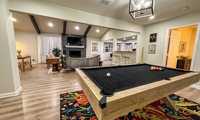 Castle Hills Casa | Casa Castillo 5BR w/ Pool + Patio & Game Room