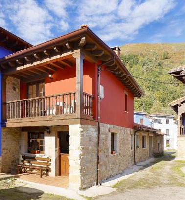 Pilona Chalet De Esquí | Casa Celis 2 by "El Balcón del Sueve"