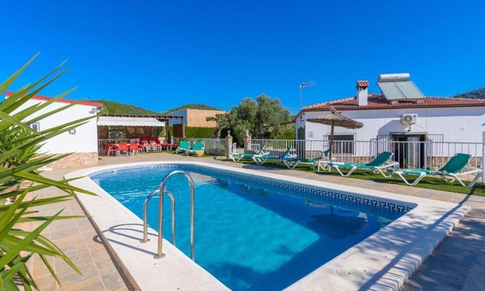 Prado del Rey Casa | Casa Cerrito Prado del Rey by Ruralidays
