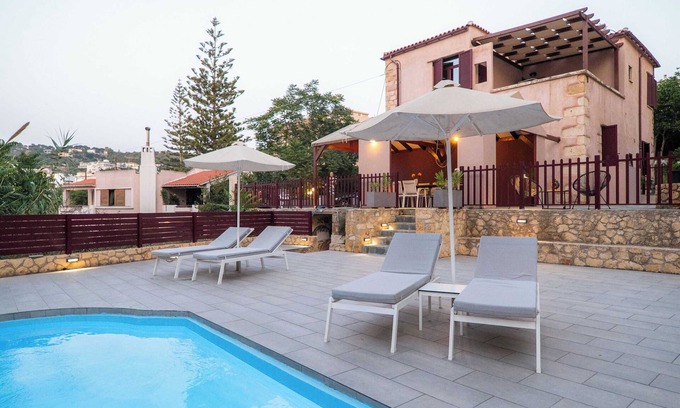 Halepa Villa | Casa Chris Summary: C