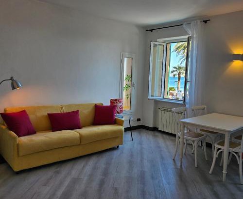 Varazze Apartamento | Casa Clelia, esclusivo frontemare a Varazze