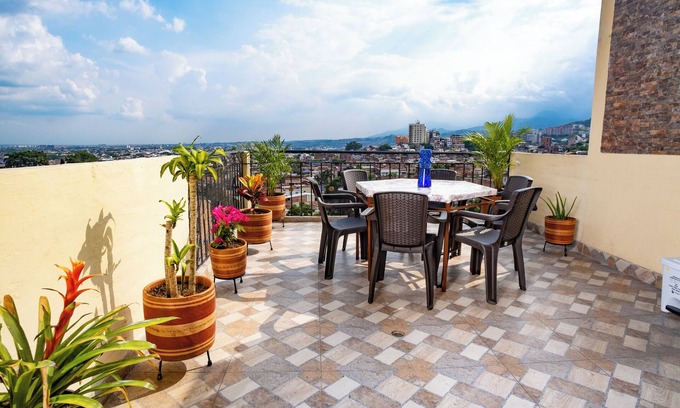 Cali Casa | Casa Colonial San Antonio, ideal familia y amigos (Parking privado)