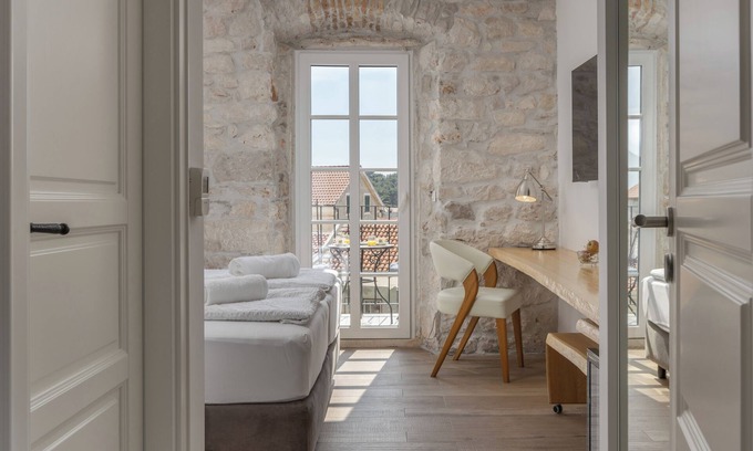 Makarska Old Town Cama Y Desayuno | Casa Columba - 4 Star Design Boutique Hotel - Amerigo Vespucci Luxury Room