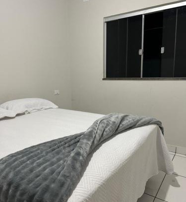 Mineiros Casa | Casa com dois quartos e piscina em mineiros