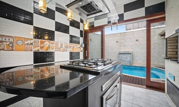 Centro Casa | Casa com Piscina na Enseada a 50 Metros da Praia