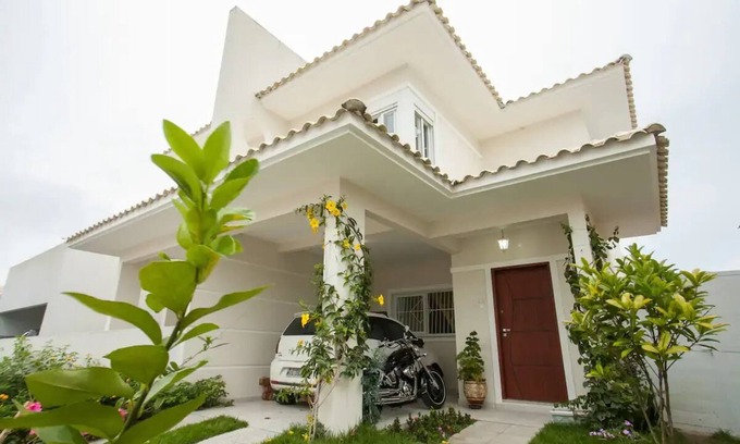 Cachoeira do Bom Jesus Casa | Casa com Piscina em Condomínio a 900m da Praia!