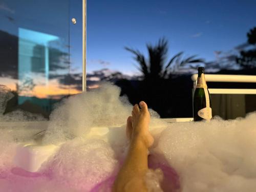 Praia do Cabelo Grande Casa | Casa com piscina de borda infinita e hidromassagem com vista