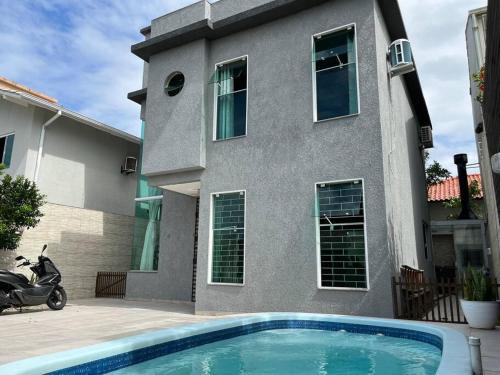 Ingleses do Rio Vermelho Casa | Casa com Piscina e Churrasqueira a 2km da Praia dos Ingleses
