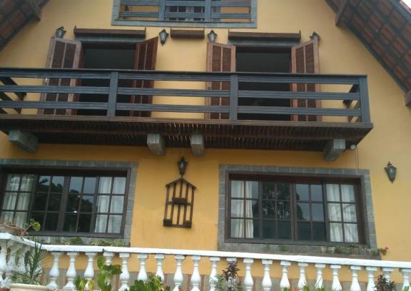 Teresopolis Chalet De Esquí | Casa com Piscina e Churrasqueira Perto da CBF, Feirarte, Parque Nacional