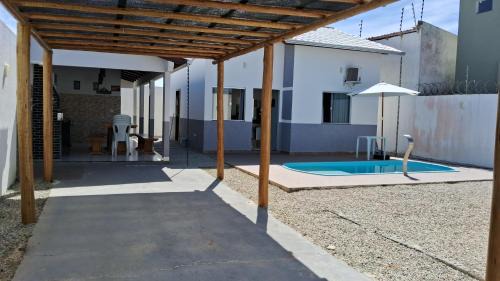 Prado Casa | Casa com piscina e espaço gourmet a 30m da praia!