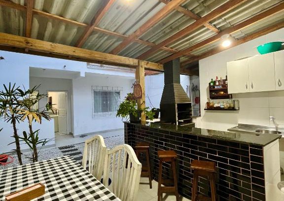 Santa Regina Apartamento | Casa com salão de festas 7km da praia