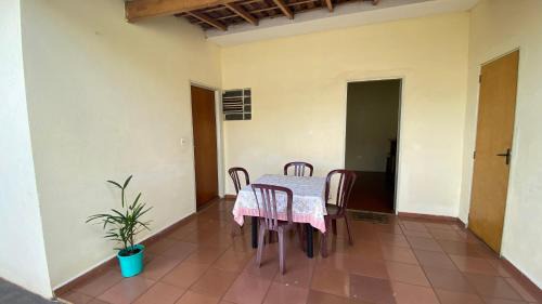 Jardim Paulista Casa | Casa com varanda, 2 quartos, wi-fi, próximo ao centro da cidade