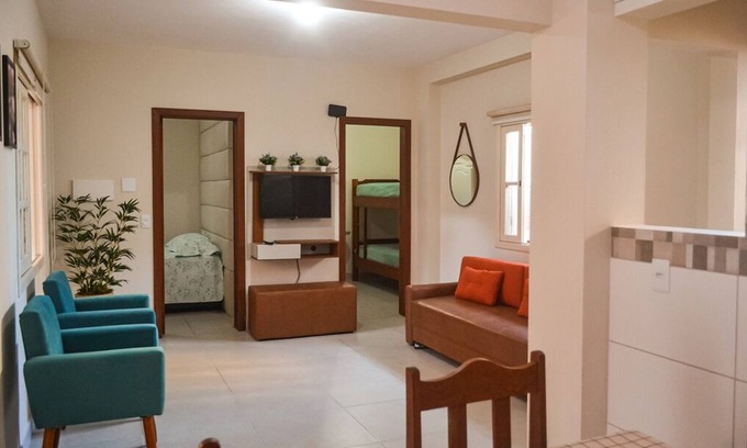 Barreiros Casa | Casa com Wi-Fi e ótima localização em São José/SC