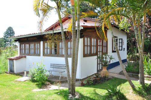 Colonia do Marcal Casa | Casa COMPLETA, 2 quartos, Estacionamento GRATUITO, WIFI 300MB, frigobar, microondas, fogão e jardim