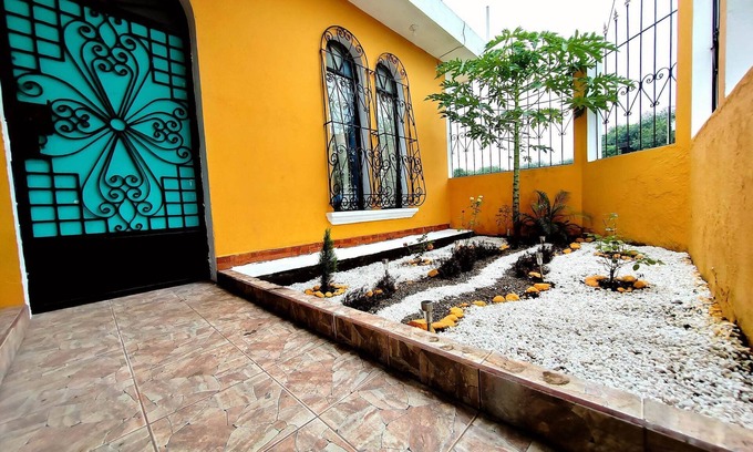 Mazatenango Casa | Casa Completa con A/C- Parqueos Gratis - 7 min. Plaza Americas- Mazatenango.