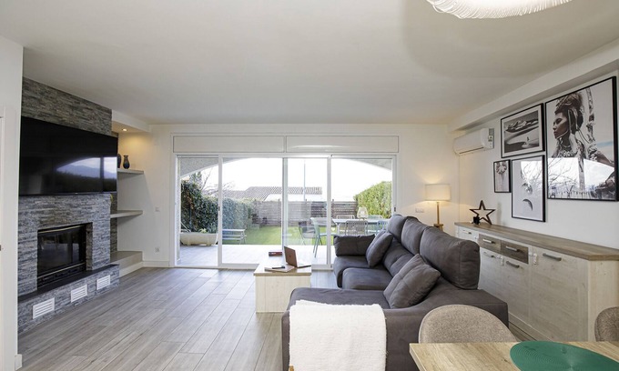 Montjuic Casa | Casa con bonitas vistas en Montjuic, Girona