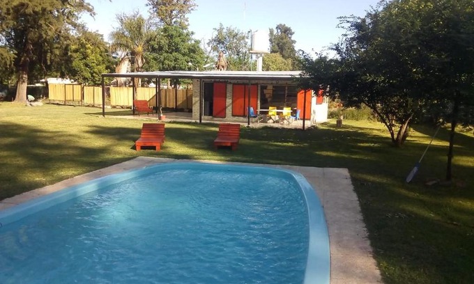 Francisco Alvarez Casa | Casa con Parque, Piscina y Cancha de Futbol