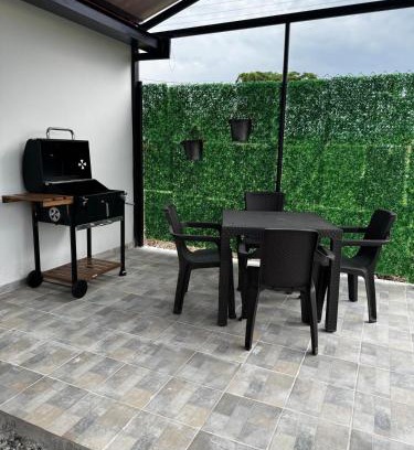 Acacias Casa | Casa con Parrilla y Espacios al Aire Libre